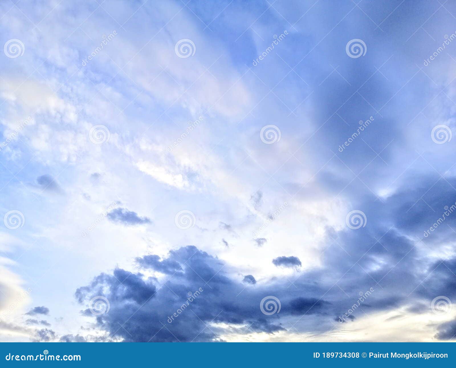 blueÃ¢â¬â¹ skyÃ¢â¬â¹ backgroundÃ¢â¬â¹ withÃ¢â¬â¹ whiteÃ¢â¬â¹ÃÂ  cloudsÃ¢â¬â¹